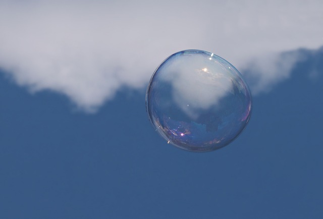 Sæbebobler som terapeutisk redskab: Hvordan de skrøbelige bobler kan skabe glæde og afslapning